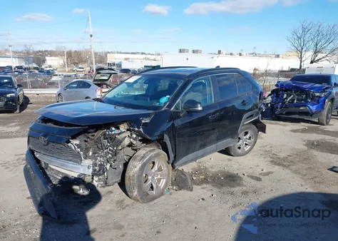 2022 Toyota Rav4 Xle z USA, uszkodzony, nr VIN 2T3P1RFVXNW272481